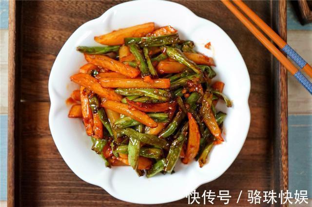 豆角|土豆烧豆角,炸得酥而不焦,口感咸香适度,这几步学会上桌就抢光