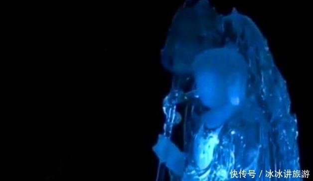 供奉|女子带家里供奉的菩萨鉴宝,关灯后专家拿手电一照:无需鉴定了