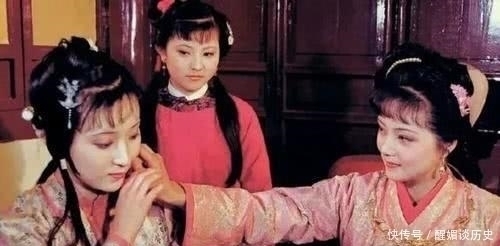 宝玉！薛宝钗教导黛玉别看杂书，一个情节却显示，黛玉境界远在宝钗之上