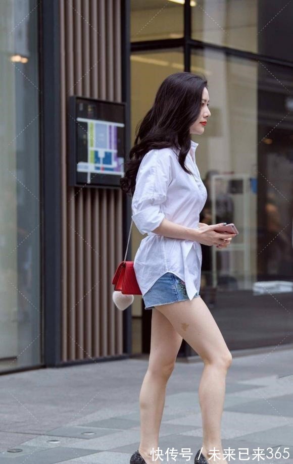 小姐姐 夏日白衬衫穿搭,配牛仔短裤,时尚又耐看 ,清新中带着美的气韵
