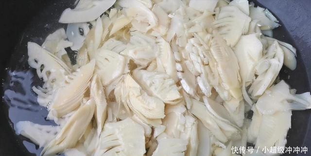 竹笋到底要不要焯水很多人少了这一步,难怪炒出的竹笋有涩味