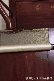 |搞笑GIF趣图:今天去相亲,对方一直玩手机,我还有戏吗?