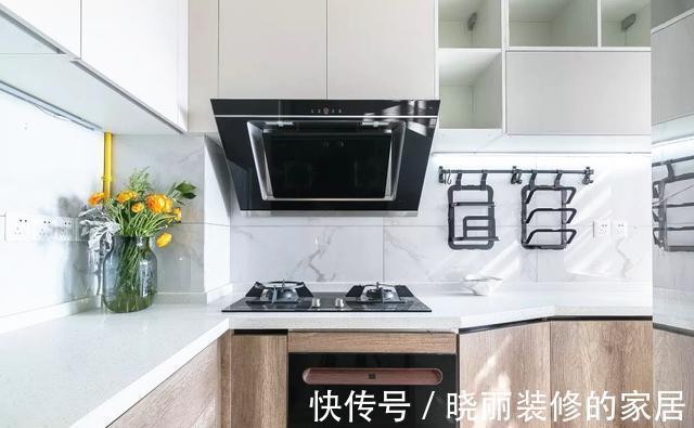 收纳柜|被她家的76㎡新房惊艳了,电视墙改造成收纳柜,走廊砌吧台藏冰箱