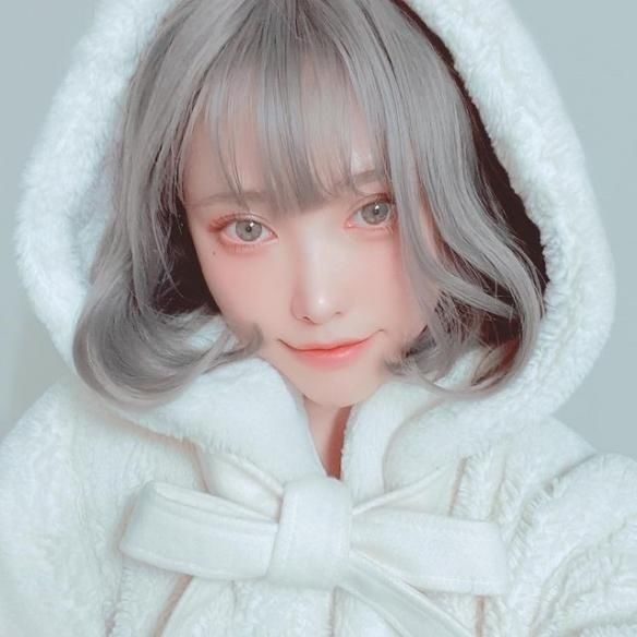 高颜值+化妆技巧=男女通杀！韩国美少女COS富江走红