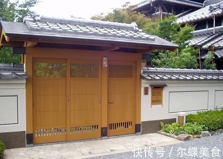 耐用性|有庭院就该学日本这样折腾，围墙和大门都加一圈屋檐，入户有排面