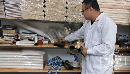  古画|“90后”装裱修复师：让古画“起死回生”的人