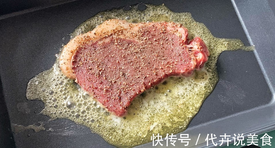 煎牛排时,万万不可直接下锅就煎,多加这一步,牛排鲜嫩更好吃