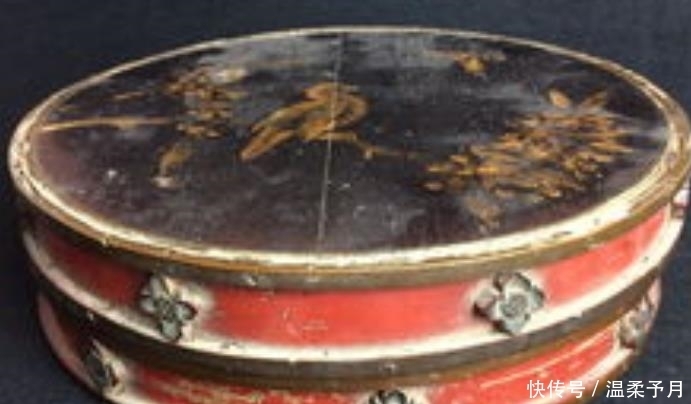 地边摊便宜买回红木盒,不小心弄破露出绿漆,没想到价值翻了百倍