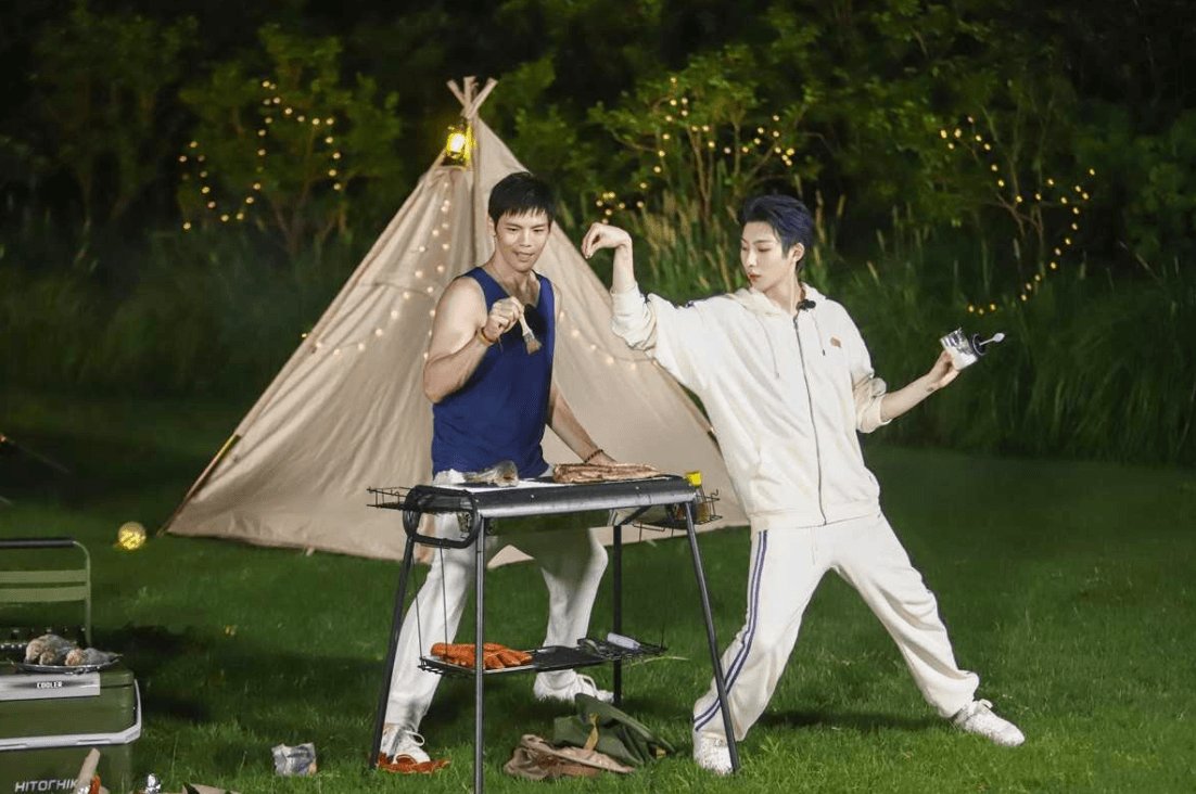 向佐|《爸爸带你闯一夏》奥斯卡捕鱼一波三折，向佐大秀“功夫烤鱼”