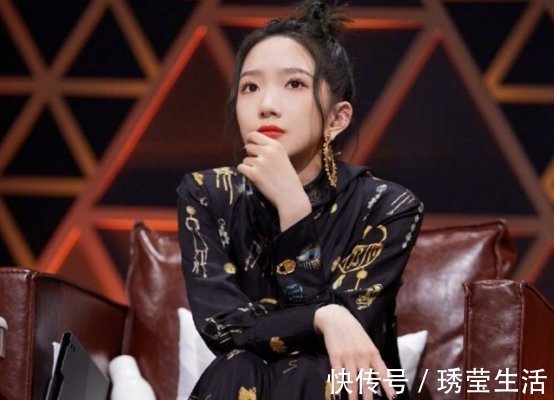 跷二郎腿又如何,孟美岐“老师”真没点评周传雄,他被淘汰也实属正常