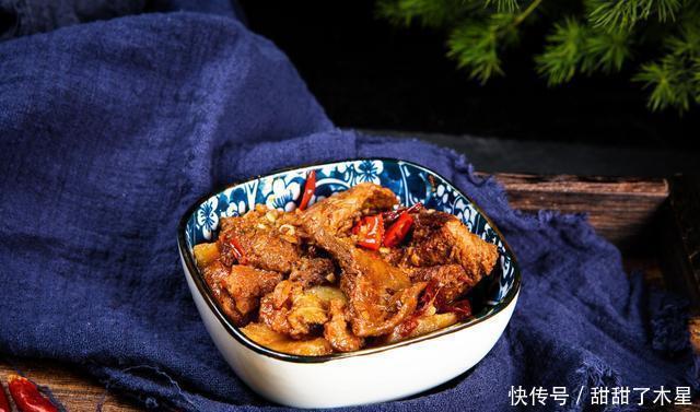 翻炒均匀|今日美食土豆炖牛肉,跟我这么做,保准让你的味道上升一个层次