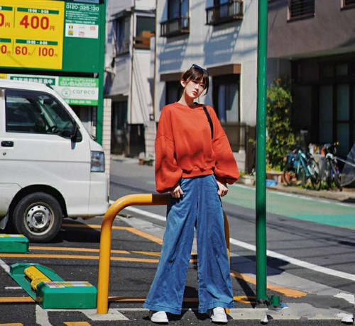 卫衣怎么穿好看？重点在下装搭配上，土肥圆和女神在你一念之间