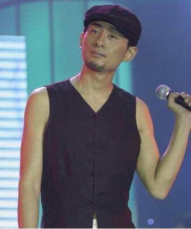 軟飯男|擊敗鳳凰傳奇,草根歌手阿寶翻車后退隱歌壇,現在變成軟飯男?