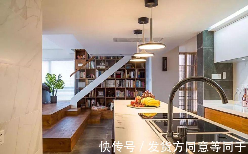 地板|老公不顾反对在地板下养鱼，老婆气到哭，半年后回到家彻底懵了