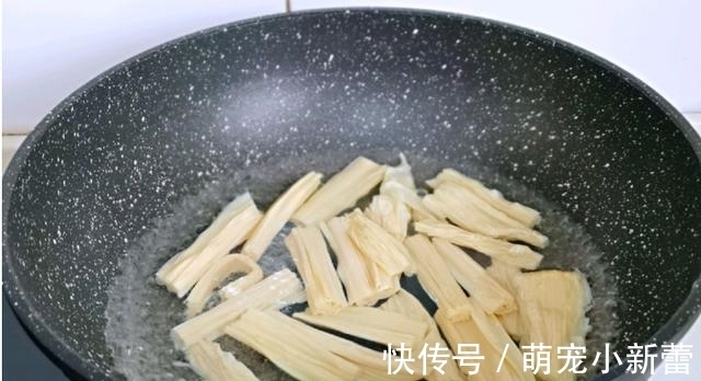 此菜万万不能隔夜吃，吃一次比吸烟的危害大，不懂就吃亏大了