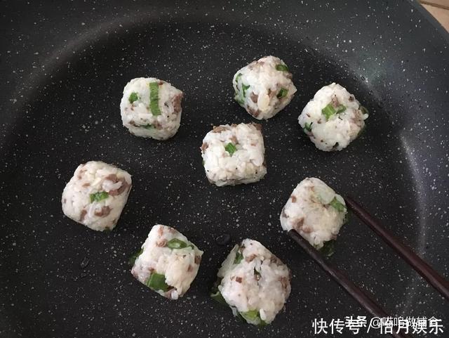 这个比白米饭营养高出好几个档!一口平底锅搞定娃喜欢的饭!