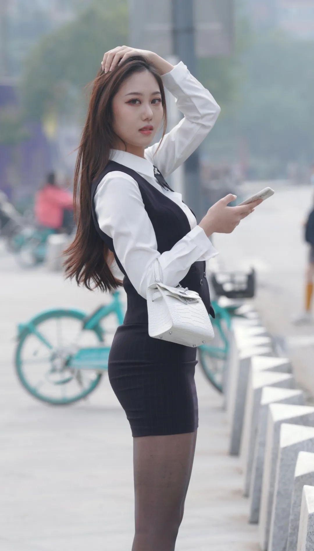 颜值 这样的颜值和身材,穿职业装也可以超好看