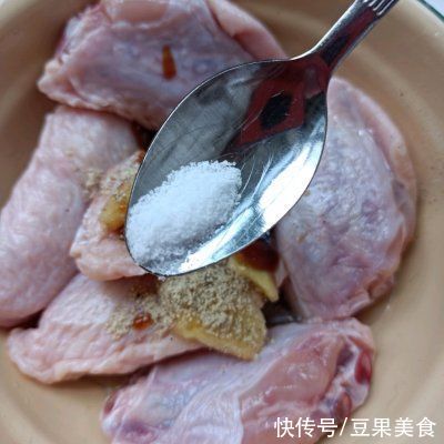 家常菜|#巨下饭的家常菜#金沙咸蛋黄鸡翅