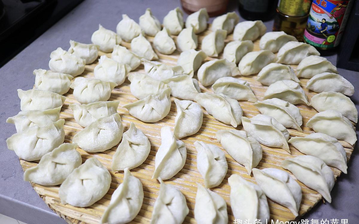 猪肉韭菜饺子吃腻了,换2料钙锌含量高,清香鲜嫩老少都爱吃