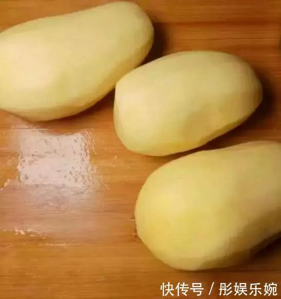 教你用土豆做金黄酥脆小饼，一口一个，又香又好吃！孩子吃不腻！