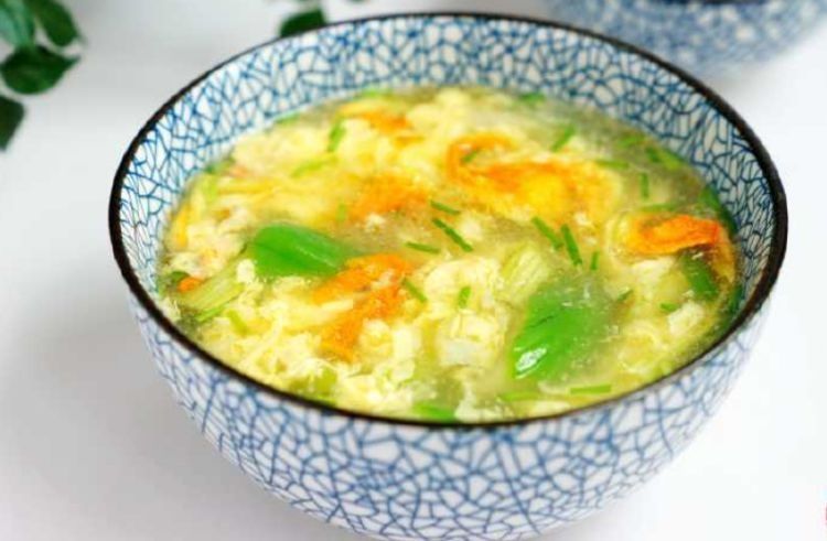 做鸡蛋汤，记住一放一不放，蛋花漂亮又爽滑，教您详细做法