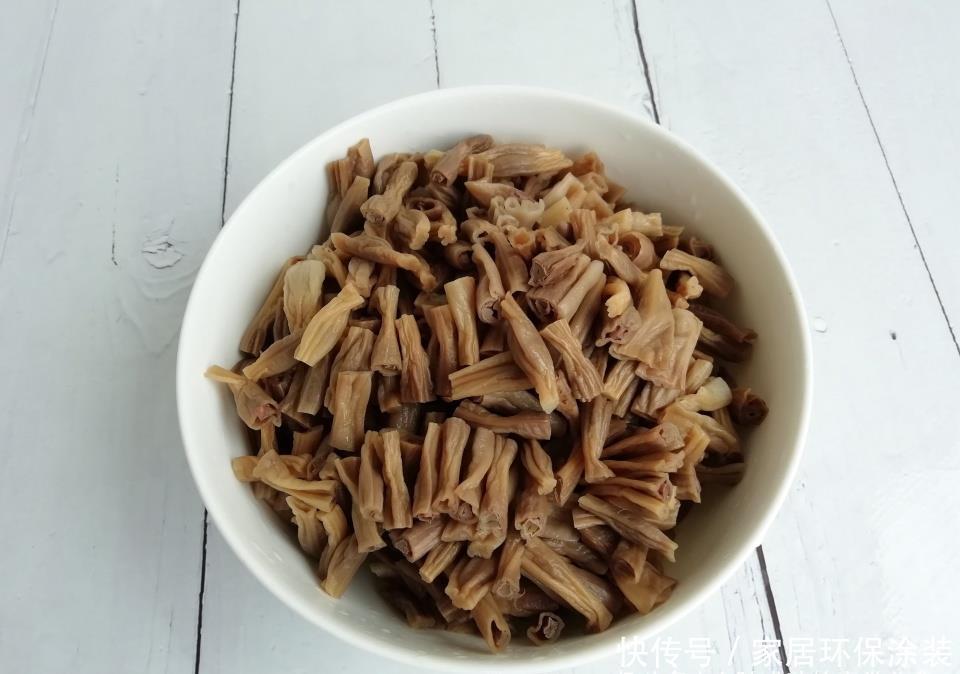 香菜|此菜我家每年晒20斤，和腊肉是绝配，肉香菜鲜口感好，家人都爱吃