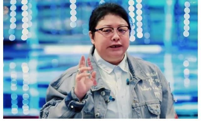 韩红脸盲认错女团成员,周洁琼瞬间黑脸,吴宣仪成为表情包