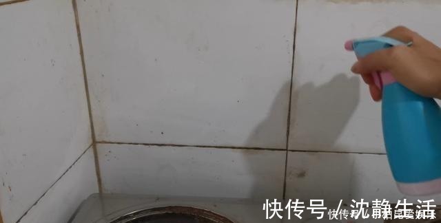 白醋和洗衣液混合真厉害，解决了家家户户的难题，回家试试