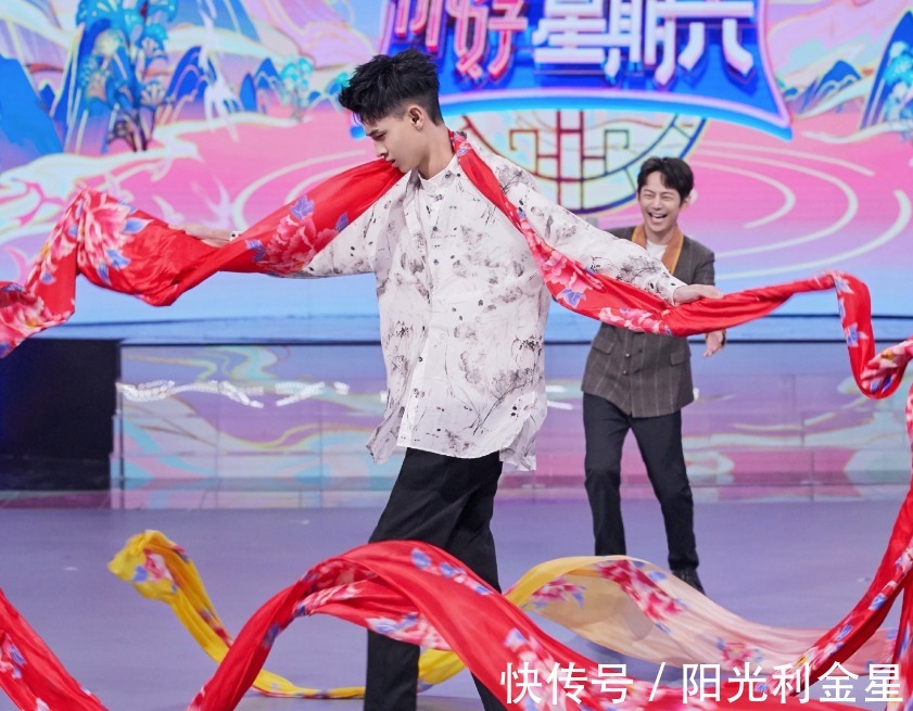 张信哲亮相《你好星期六》，镜头少全程没话讲，剪辑凌乱引热议