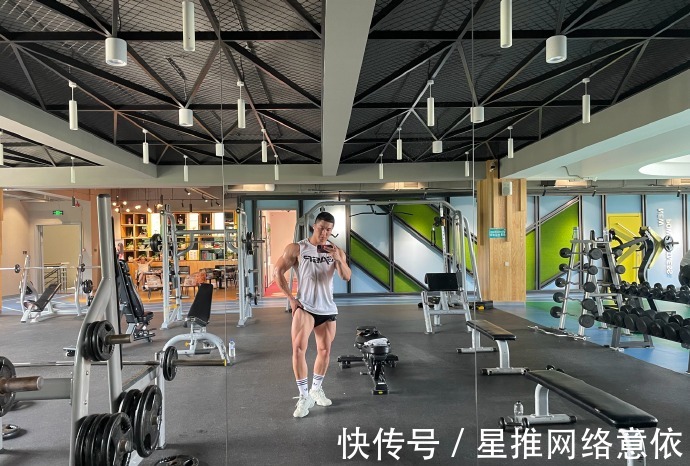 安全杠|麒麟臂堪比普通人大腿,人鱼线清晰可见,满身肌肉壮如牛!