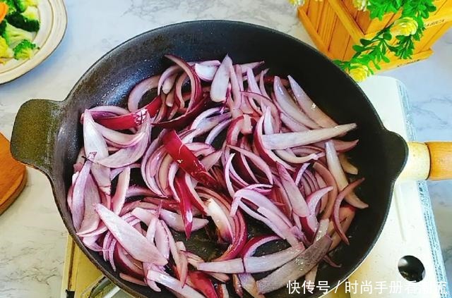 秋天牛肉这样吃,不油不腻,好吃下饭,汤汁都不剩一滴,太香了