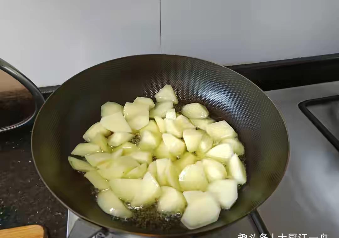 钢丝|同样是炒锅,不粘锅和铁锅区别大,弄懂了再买不吃亏