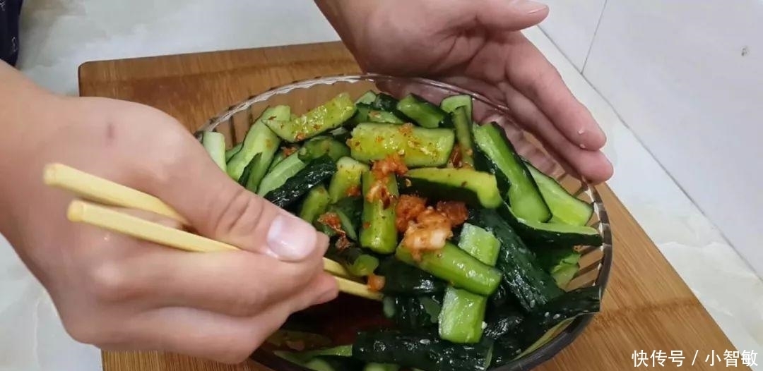 黄瓜这样做, 教你在家秘制风味腌黄瓜, 清脆爽口, 吃半年都不会坏