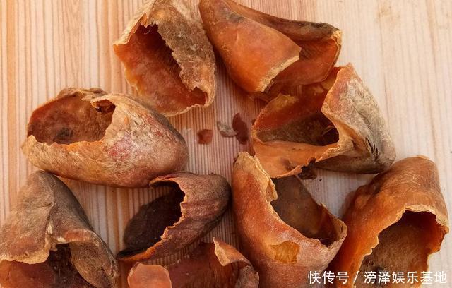 商人到农村收猪蹄壳,这个看起来毫无价值的东西, 究竟有什么用途?