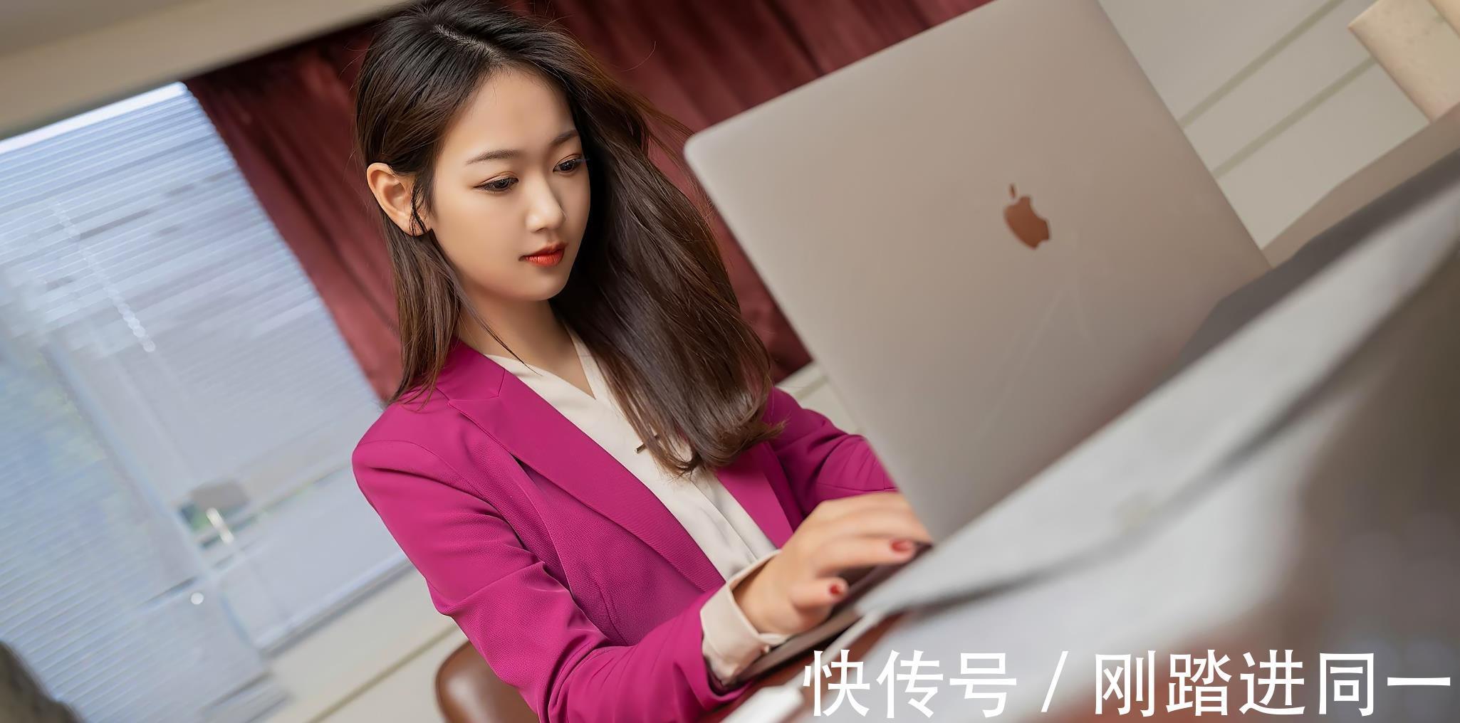 穿搭|美女办公室穿搭,包臀裙与肉丝激情碰撞,穿出了OL制服的灵魂,让人神魂颠倒