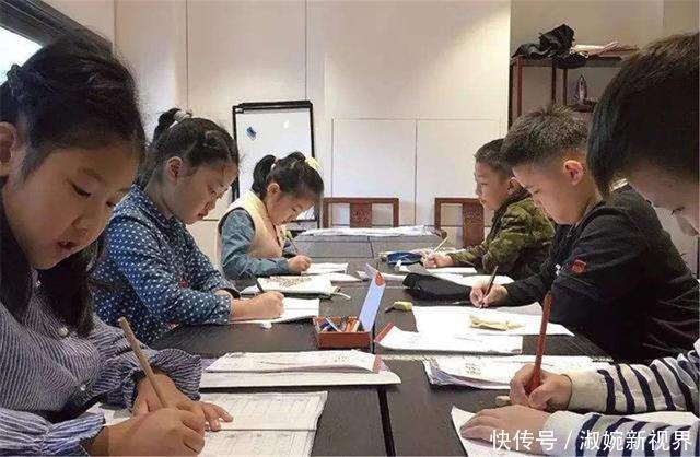 小学生罚抄“足”字,没想到写出了“灵魂”,老师:再抄100遍