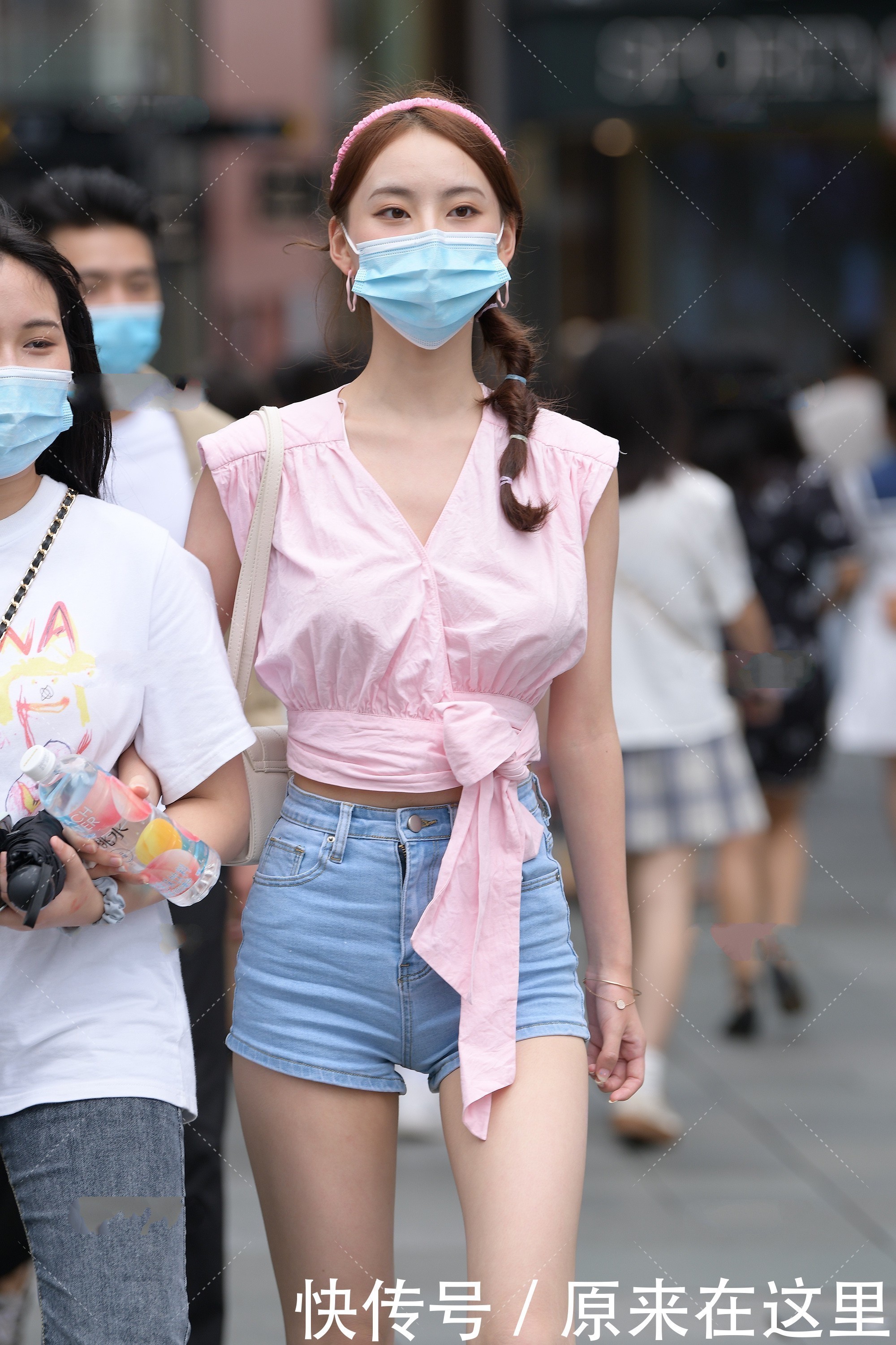 少女感穿搭风格，粉色系搭配，清新可人