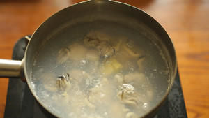 这样酥炸生蚝，外酥里嫩，生蚝的汤汁完全保留