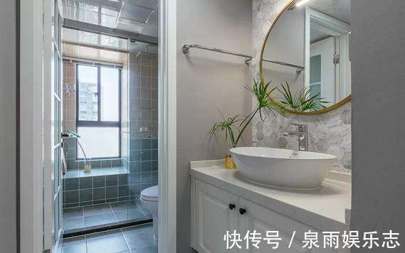 马桶|卫生间布局装错影响很大！一人在里边上厕所，全家人在外等着洗漱