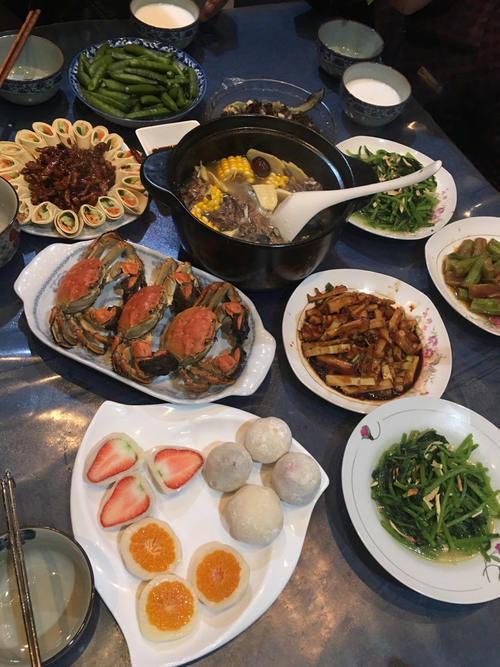 朋友圈晒的5桌年夜饭，个个丰盛，好看又好吃，最后一个太北方了