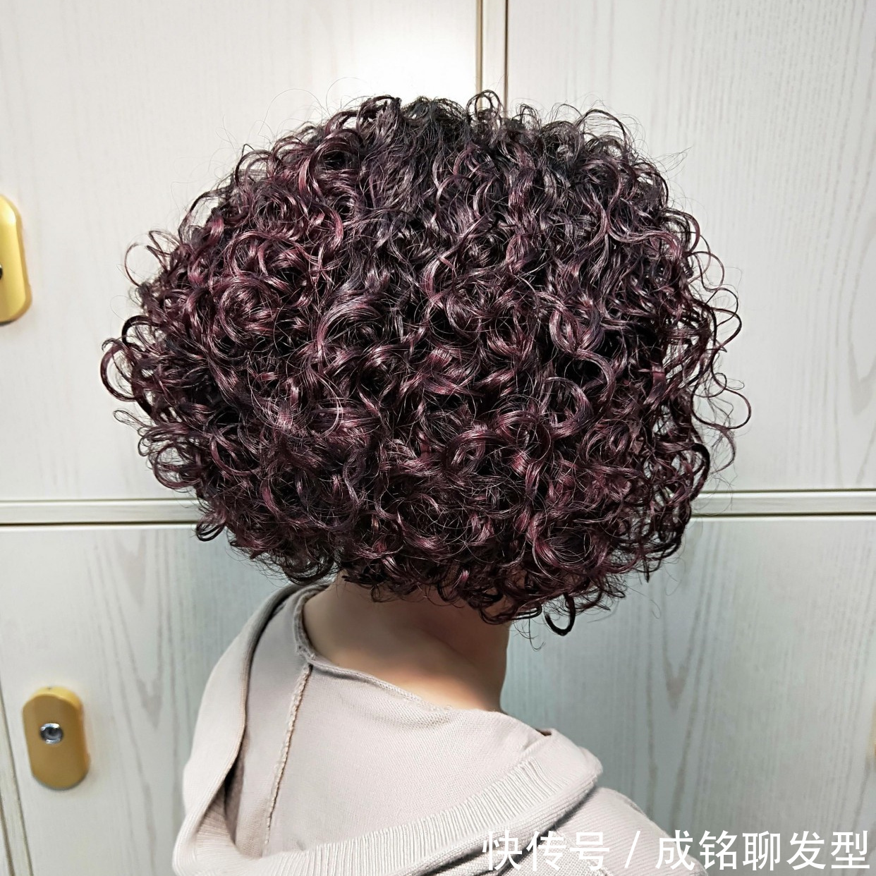 打理 60岁后最不适合的三个发型,第一个显老,第二个没女人味,莫踩雷