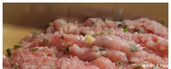青菜|这样做的肉丸子滑嫩有嚼劲，简单又营养，全家爱吃，汤都喝完！
