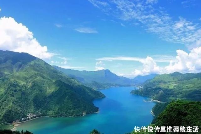 金龟岛|四川又一“好评”湖泊，经地震、崩塌形成，不是泸沽湖不是九寨沟