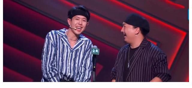 四个字|易烊千玺现身综艺荧屏，再现“四字”梗，但没想到是以这样的方式