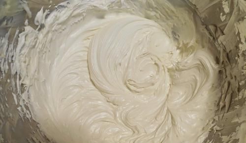 父母眼中的蛋糕VS我们期待收到的蛋糕，吃货我只想正常过个生日