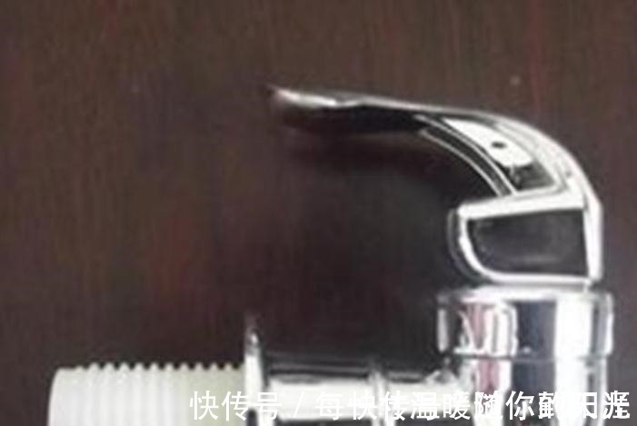漏水|水龙头拧紧了还是漏水,不要着急换,看看是不是这里出了问题!