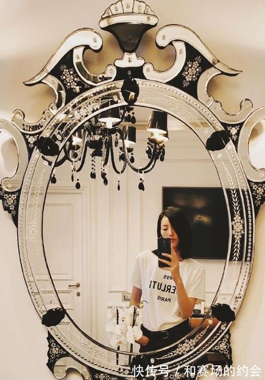 tips 33岁刘雯终于奢侈一回，穿4000T恤去罗马旅游，这打扮真是超模！