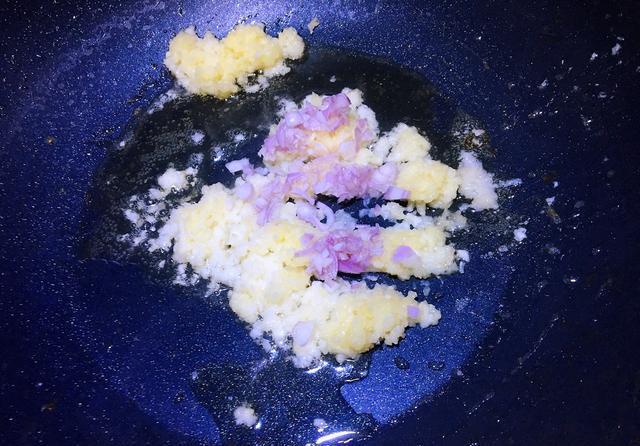 家人|海鲜菇此做法,家人抢着吃,蒜香浓郁,味道鲜美