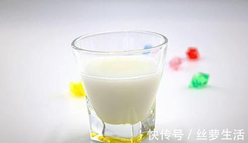 骨质疏松|为啥女人进入更年期后,都会变“丑”?教你三招,或能重返年轻