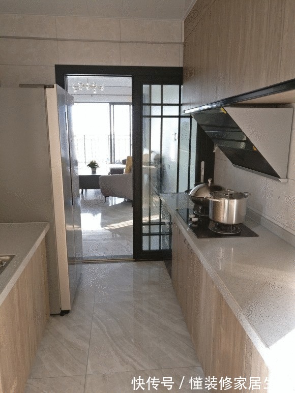 布艺沙发|90平三房两厅送入户花园，12万硬装包全屋定制柜，朋友都来参观